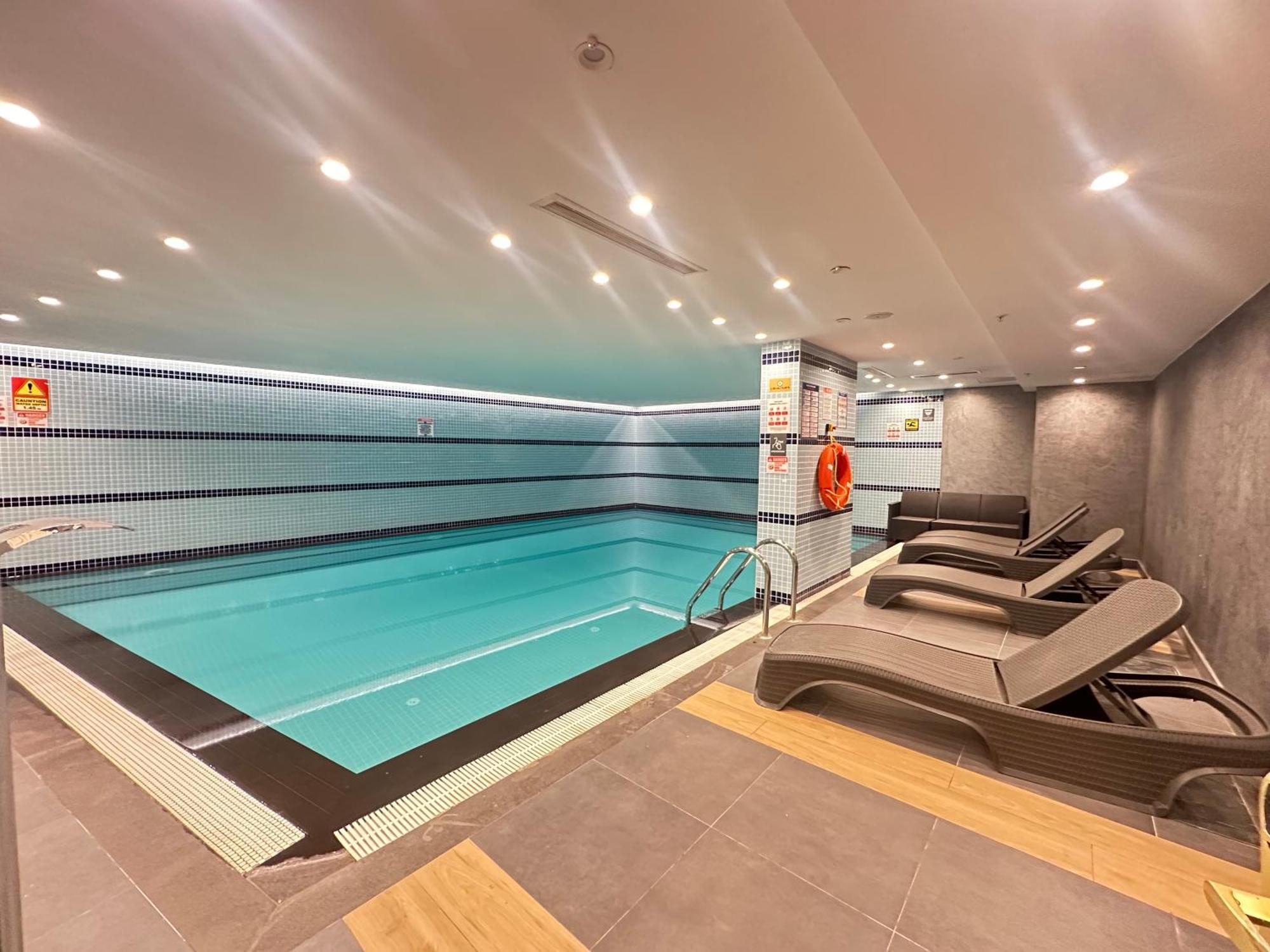 Отель Maywood 4*